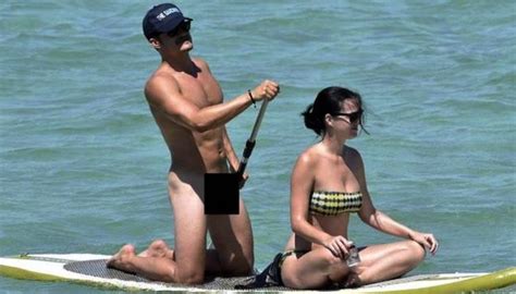 Orlando Bloom Al Desnudo En La Playa Con Su Novia Katy Perry