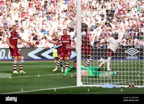 Jeremy doku goal hi-res stock photography and images - Alamy