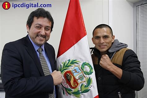 El cónsul del Perú en Tokio recibe al campeón Chiquito Rossel