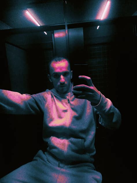 Milano Toy Boy gigolò e escort gay bacheca annunci ROSSO BOY