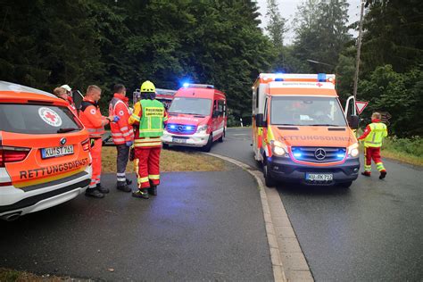 T Dlicher Unfall Im Kreis Kulmbach Mitfahrer Aus Auto Geschleudert Und