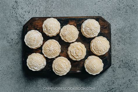 Snow Skin Mooncake With Custard Filling Omnivore S Cookbook