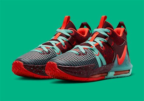 Nike LeBron Witness 7 SE "Team Red/Jade" FB8976-600 | SneakerNews.com