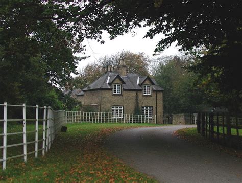 Park Cottages Hotham Paul Glazzard Cc By Sa 2 0 Geograph Britain