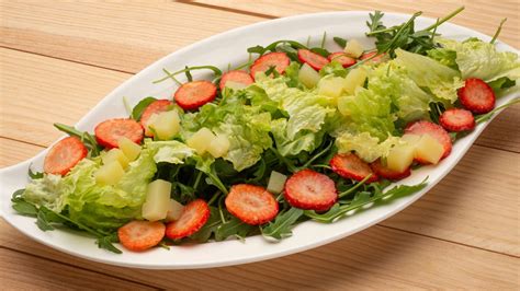 Receta De Ensalada De R Cula Y Fresas Karlos Argui Ano