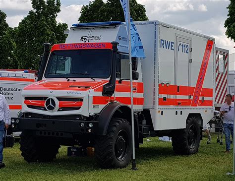 Unimog Von Emmert Fahrzeuge Als Rettungswagen Ausgestellt Bei Der