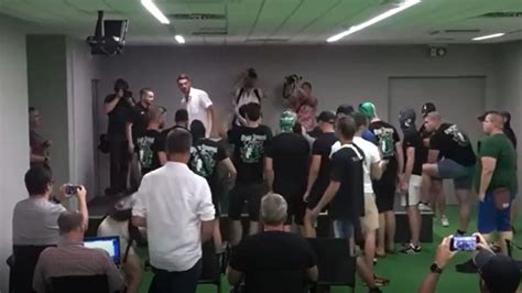 Los Ultras Irrumpen En Las Presentaci N De Albert Riera Como Entrenador