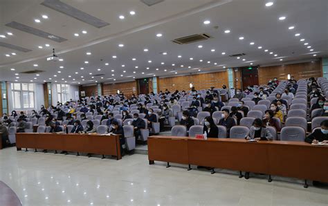 学校处级干部学习贯彻党的十九届四中全会精神培训班开班 辽东学院