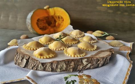 Ravioli Con Ripieno Di Zucca E Amaretti L Appetito Vien Mangiando Con