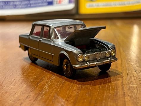 Dinky Toys 1 43 1 Coche a escala Alfa Roméo Giulia 1600 N 514