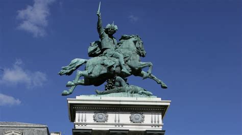 La statue équestre de Vercingétorix est une statue équestre en bronze