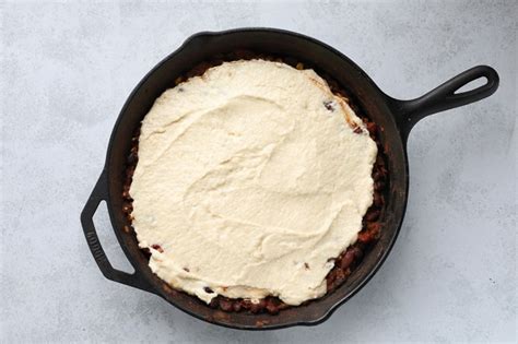 Chili and Cornbread Skillet - I Heart Vegetables