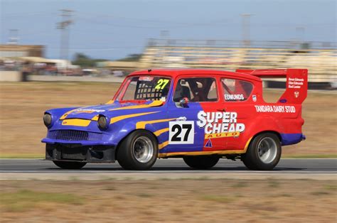 Ford Anglia E Bevan Edmunds All Historic Race Mee Flickr