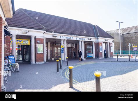 Edgware underground and bus station hi-res stock photography and images - Alamy