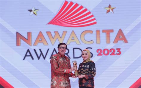 Dirut Pertamina Sabet Penghargaan Nawacita Awards