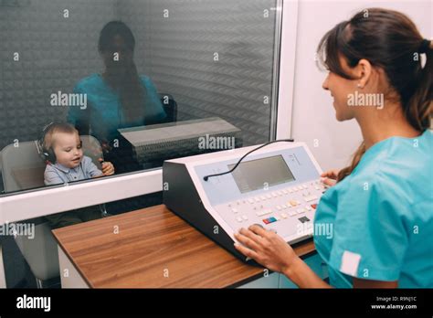 Audiogram High Resolution Stock Photography and Images - Alamy