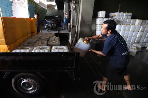 Geliat Agen Minyak Goreng Curah Di Tengah Kelangkaan Foto