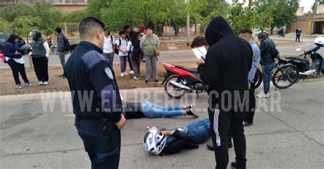 Pareja En Moto Sufrió Heridas Al Chocar Contra Un Perro Ocurrió En El