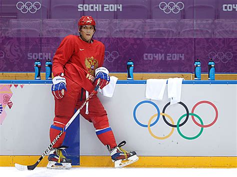 Alex Ovechkin's continued support of Vladimir Putin complicates his ...