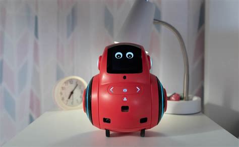 This AI Kids Robot Helps Your Child Learn Through Conversation