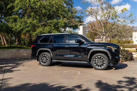Toyota Sequoia (2023) - picture 31 of 53