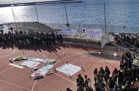 17enne Investita A Cagliari Tra Striscioni E Palloncini Il Saluto Dei