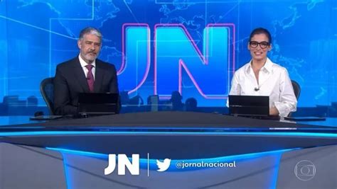 Bonner Se Atrapalha Ao Vivo No Jornal Nacional E Web Não Perdoa