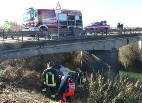 Faenza Sfonda Il Guard Rail E Precipita Nella Scarpata