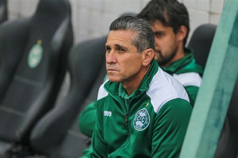 Ex técnico do Coritiba Jorginho revela que toda a família está