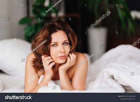 Sexy Naked Brunette Woman Lying Bed Stock Photo Shutterstock
