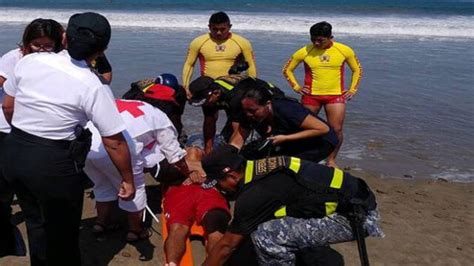 Piura Once Personas Salvan De Morir Ahogadas En Playa De Máncora