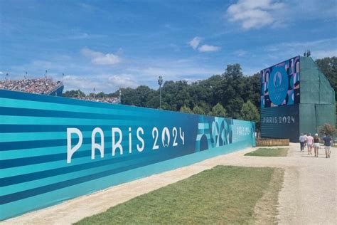 JO 2024 drapeaux maillots et casquettes bientôt vendus lors d une