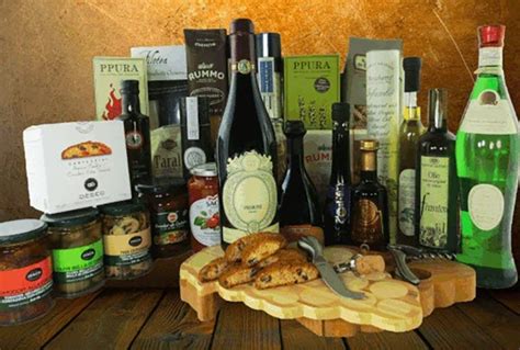 25 Italian Wine Gift Baskets For A Taste of Italy At Home | Food For Net