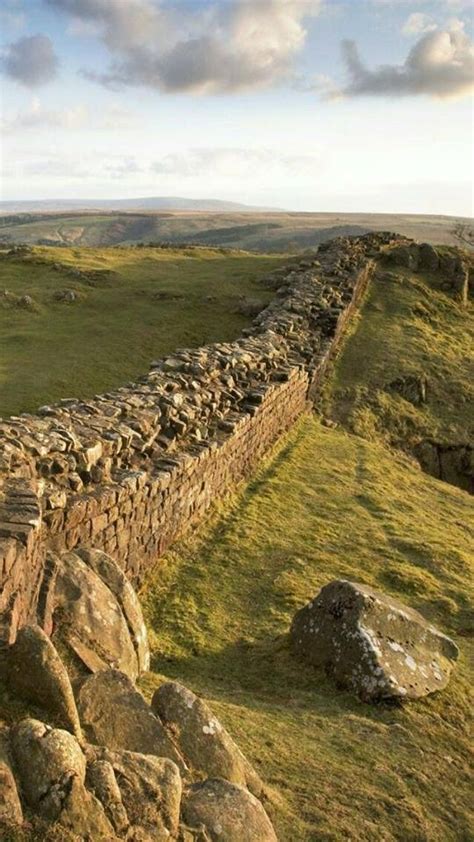 Hadrian's Wall - United Kingdom - Virily