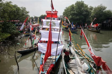 Lomba Perahu Hias Nelayan Sidoarjo Antara News Jawa Timur