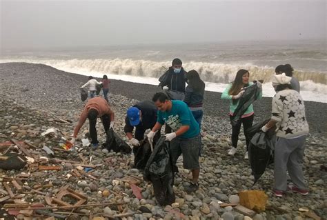 Callao Voluntarios Recogen M S De Una Tonelada De Basura En Playa