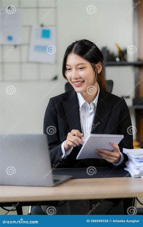 Asian Woman Working In Office With Laptop Asian Business Woman