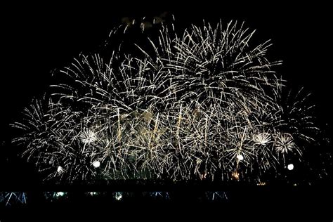 【絶景ブログ】夜空に咲く大輪の花 夏休みの思い出を締めくくる大花火 絶景事典