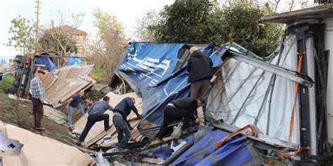 Ordu da tır sulama kanalına devrildi Trabzon Haber Haber61