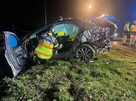 Deux Hommes Gri Vement Bless S Dans Un Accident De La Route Pr S De