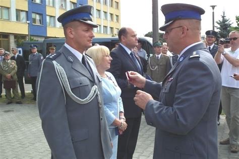 Wi To Policji W Radomiu By Y Awanse Medale Gratulacje Wideo