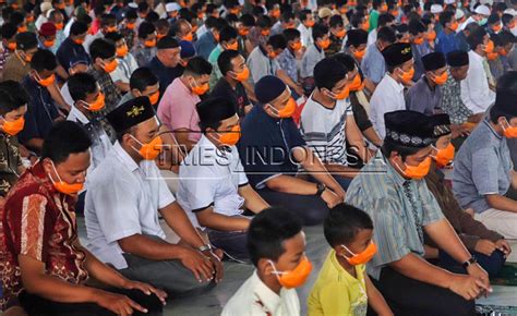 Masjid Al Akbar Surabaya Gelar Shalat Jumat Dengan Masker Dan Jarak