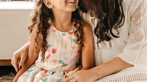 Usia Yang Tepat Untuk Mulai Mengajarkan Anak Tentang Sex Education Parenting Fimela