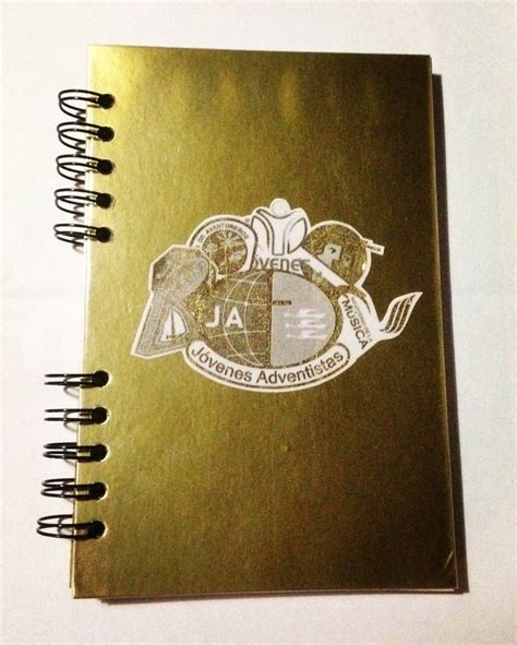 Agenda Tipo Cuaderno Con Portada Dorada Y Detalles En Foil Dorado Con