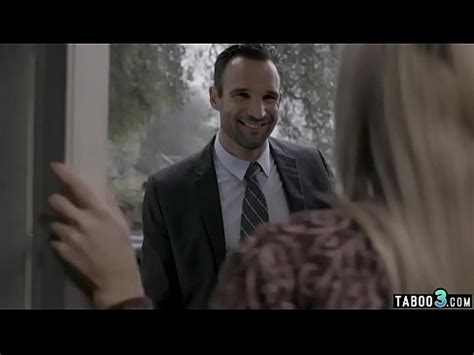 Ama De Casa MILF Tetona Ayuda A Su Esposo A Mantener Su Trabajo XVIDEOS