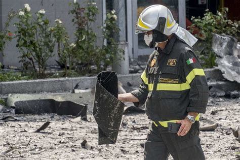 Incendio Milano Indagini Pannelli Di Materiale Altamente Infiammabile