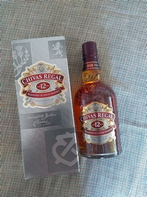 Whisky Chivas Regal 12 años x 750 cc con Estuche Entre Vinos y Olivas