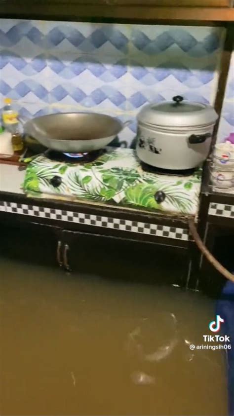 Viral Video Orang Masak Di Tengah Banjir Aliran Listriknya Bikin Ngeri