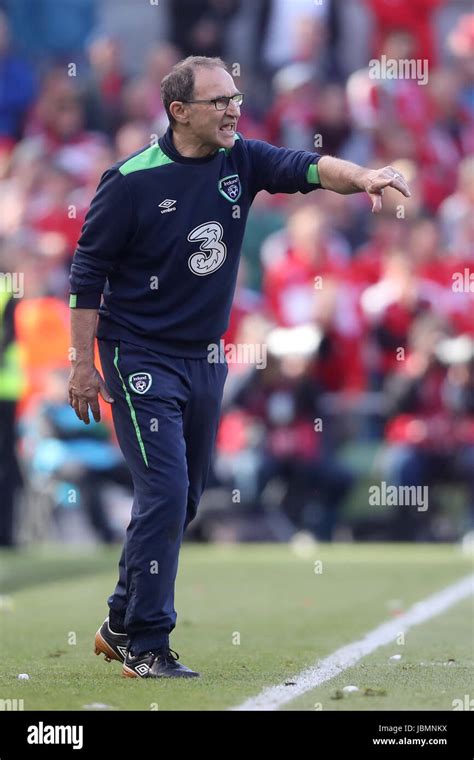 Republic of Ireland manager Martin O'Neill gestures on the touchline ...