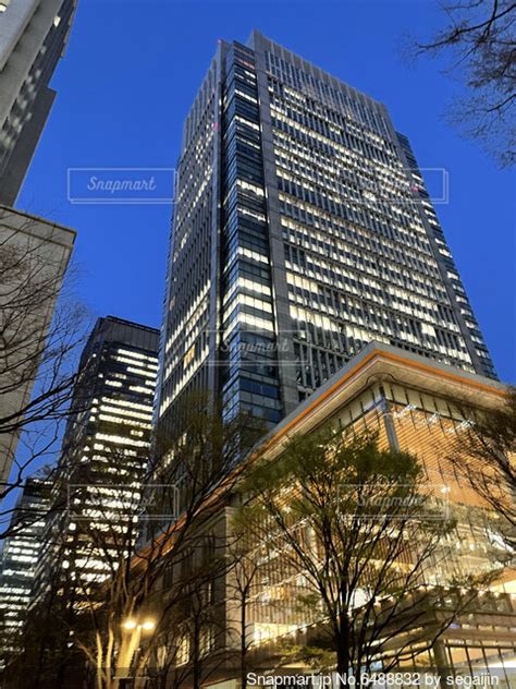 Marunouchi Nakadori Avenue Window Shopping 丸の内仲通りの写真・画像素材 6488832